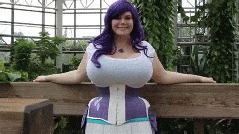 Huge Bouncing Boobs Gif GIFs